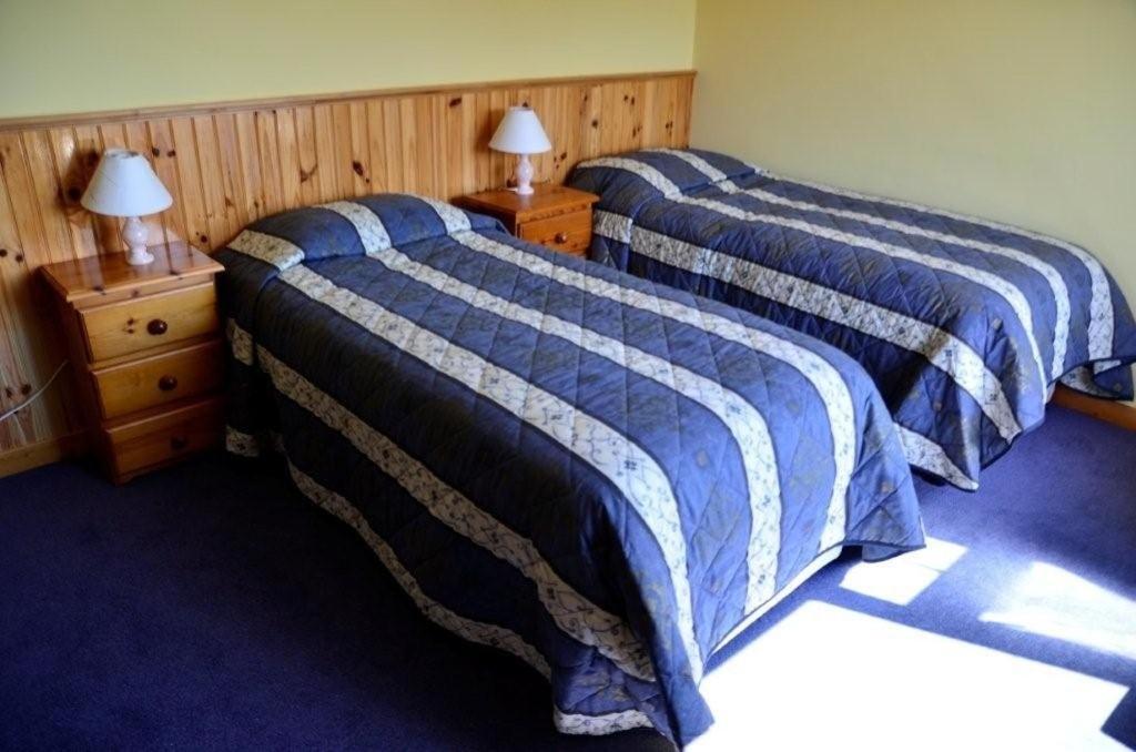 Decourcey'S Hazelbrook Farmhouse B&B Cleggan Стая снимка